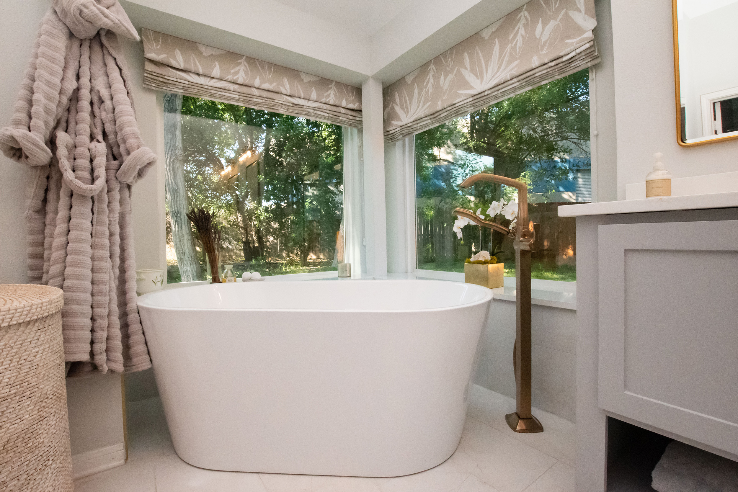 standing tub bathroom windows